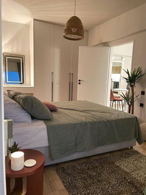 Cozy Apartment Opposite The Beach Atene Esterno foto